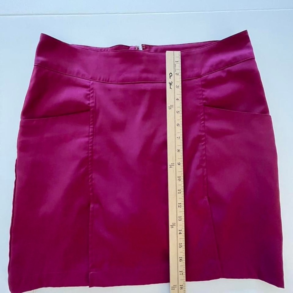 Fuschia desert dry golf Skort size 8 zip back pockets, built in shorts